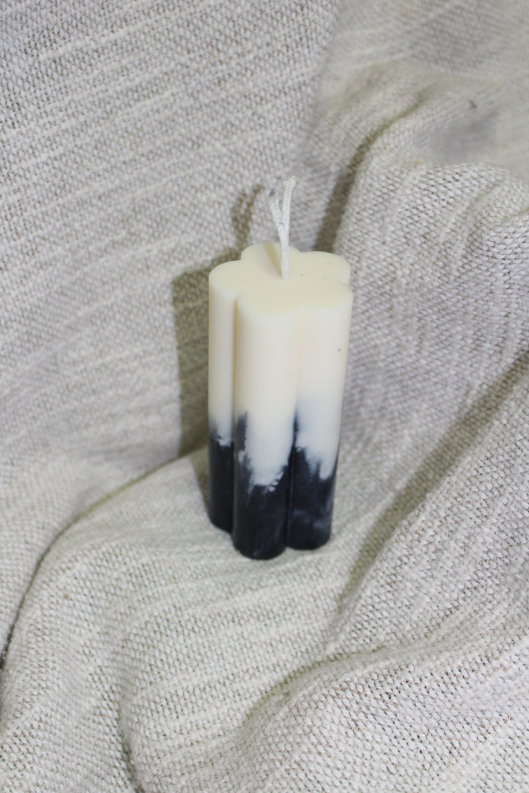 The Ombre Daisy Havdalah Candle