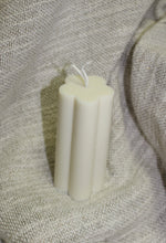 Load image into Gallery viewer, The Daisy Havdalah Candle
